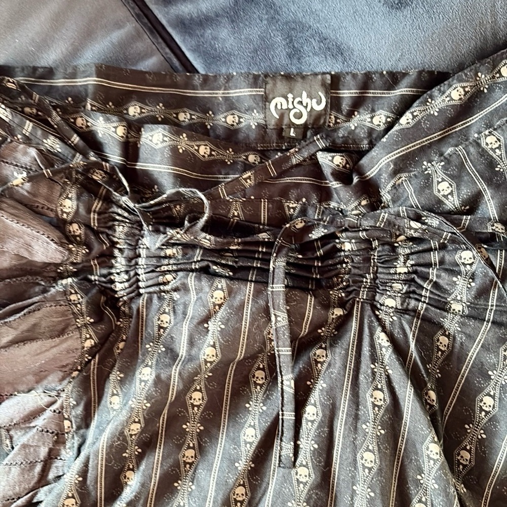 Skull & Ruffle skirt - Picture 4 of 7